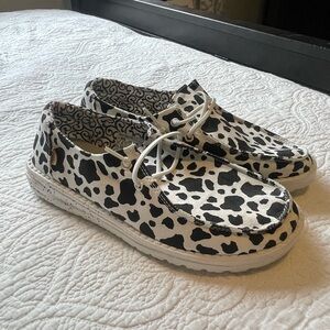 Women’s hay dudes, cow print size 8 wide, only worn once